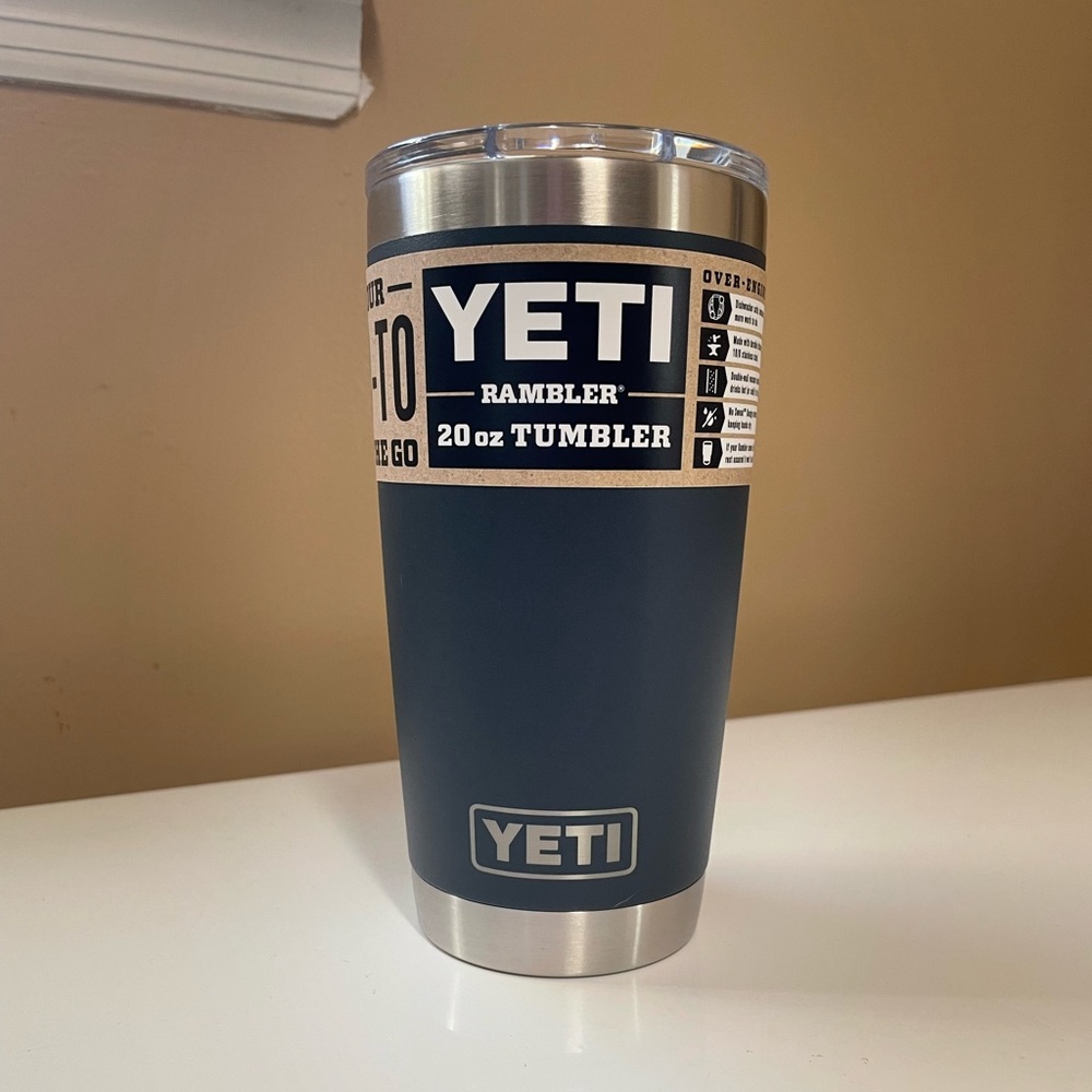 NWT YETI 20oz in navy